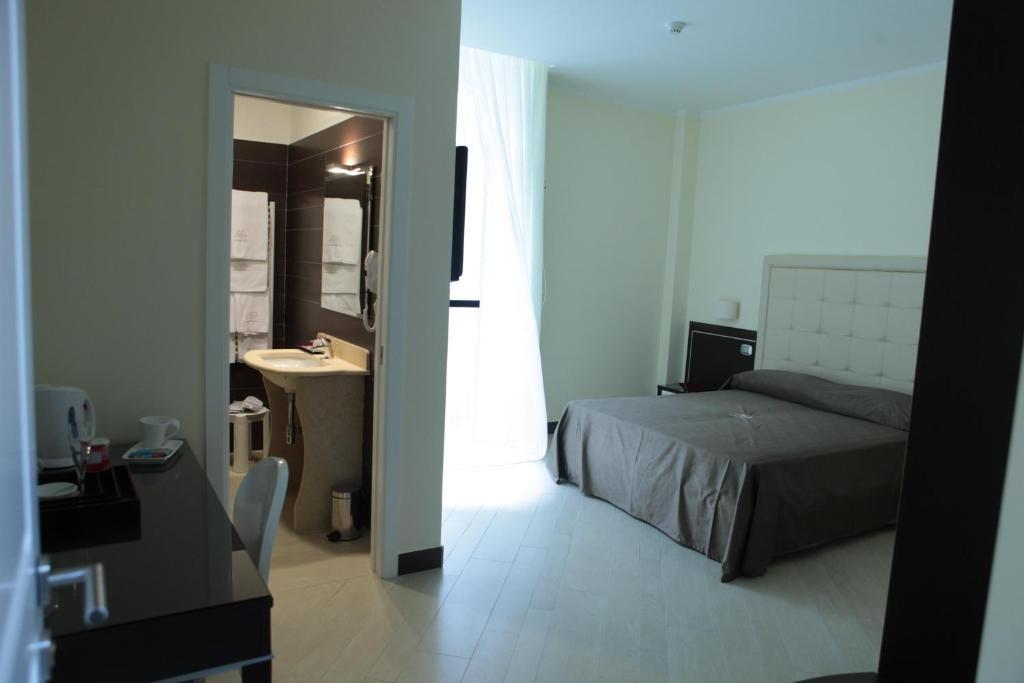 Hotel Ferdinando II Napels Buitenkant foto