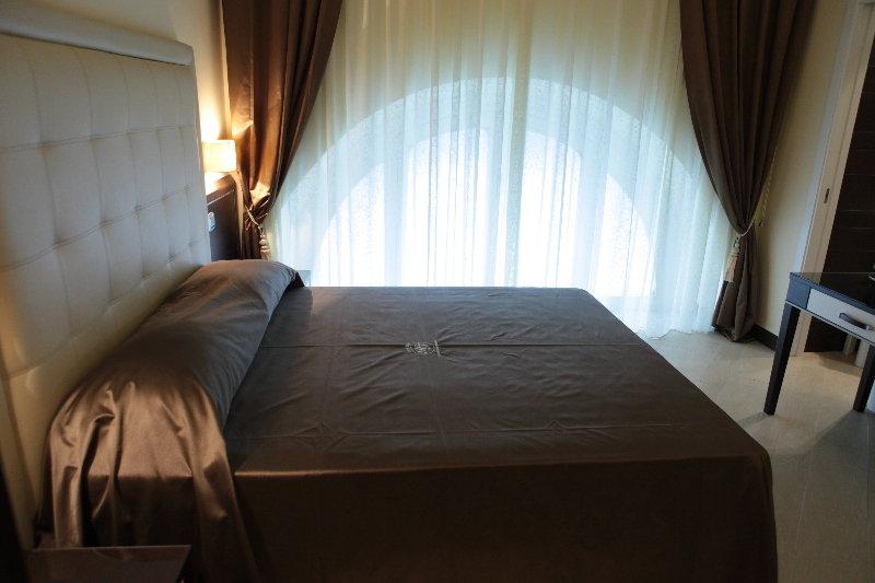 Hotel Ferdinando II Napels Buitenkant foto