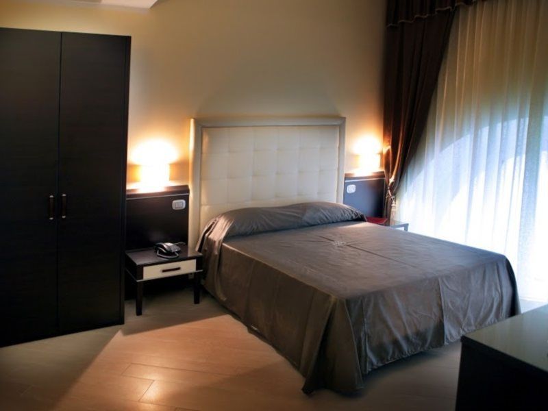 Hotel Ferdinando II Napels Buitenkant foto